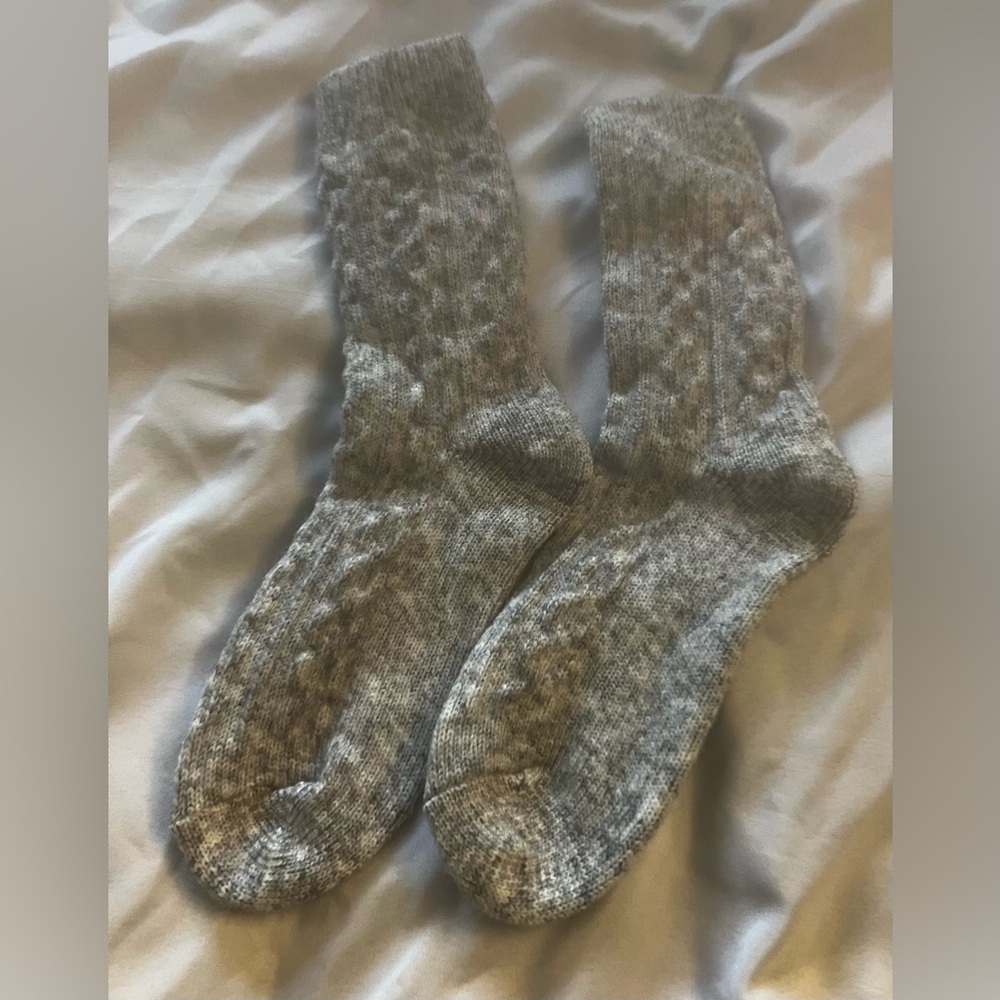 NWOT Womens fuzzy grey socks